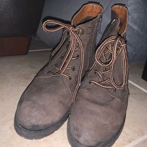 STEVE MADDEN LACE-UP BOOTS